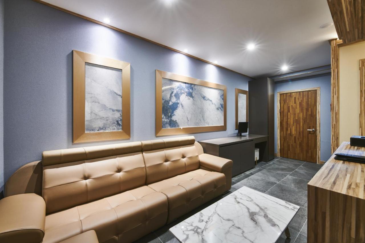 אנסאן Aura Hotel מראה חיצוני תמונה